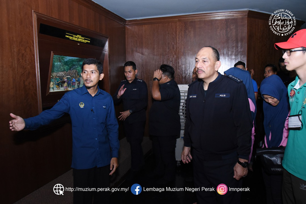 Lawatan oleh Ketua Polis Perak YDH CP Dato’ Pahlawan Mior Faridalatrash bin Wahid  berserta pegawai pengiring  ke Kompleks Sejarah Pasir Salak 