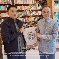 Lawatan penanda aras Pengarah dan pegawai Lembaga Muzium Negeri Perak (LMNP) ke Lembaga Muzium Negeri Terengganu dan Perbadanan Muzium Negeri Pahang