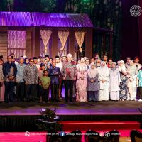 Mini Galeri Lat Sempena Pementasan Teater Seniman Negara Dato' Lat – “Kampung Boy”